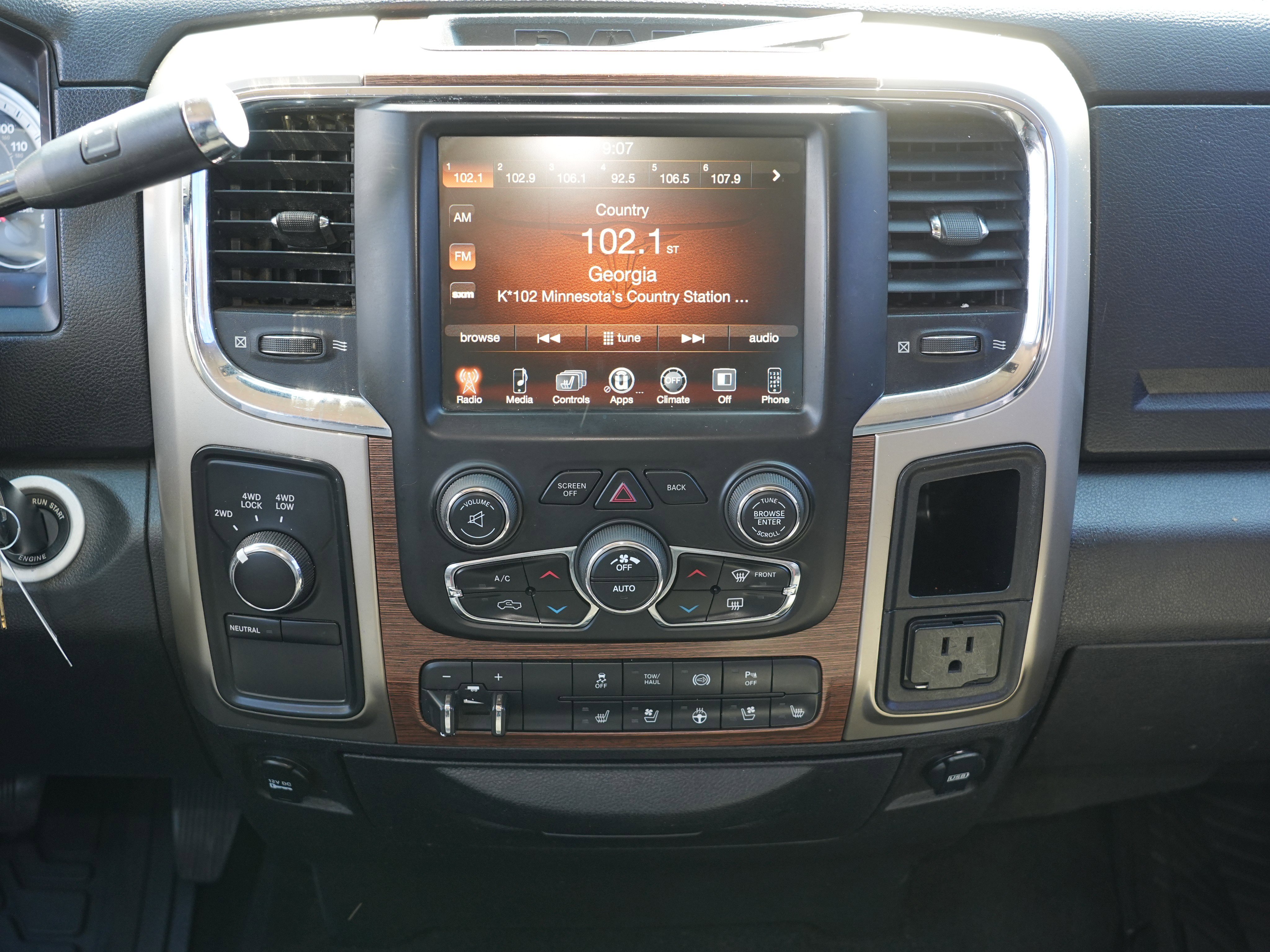 Used 2014 RAM 2500 Laramie AWD/4WD image 22