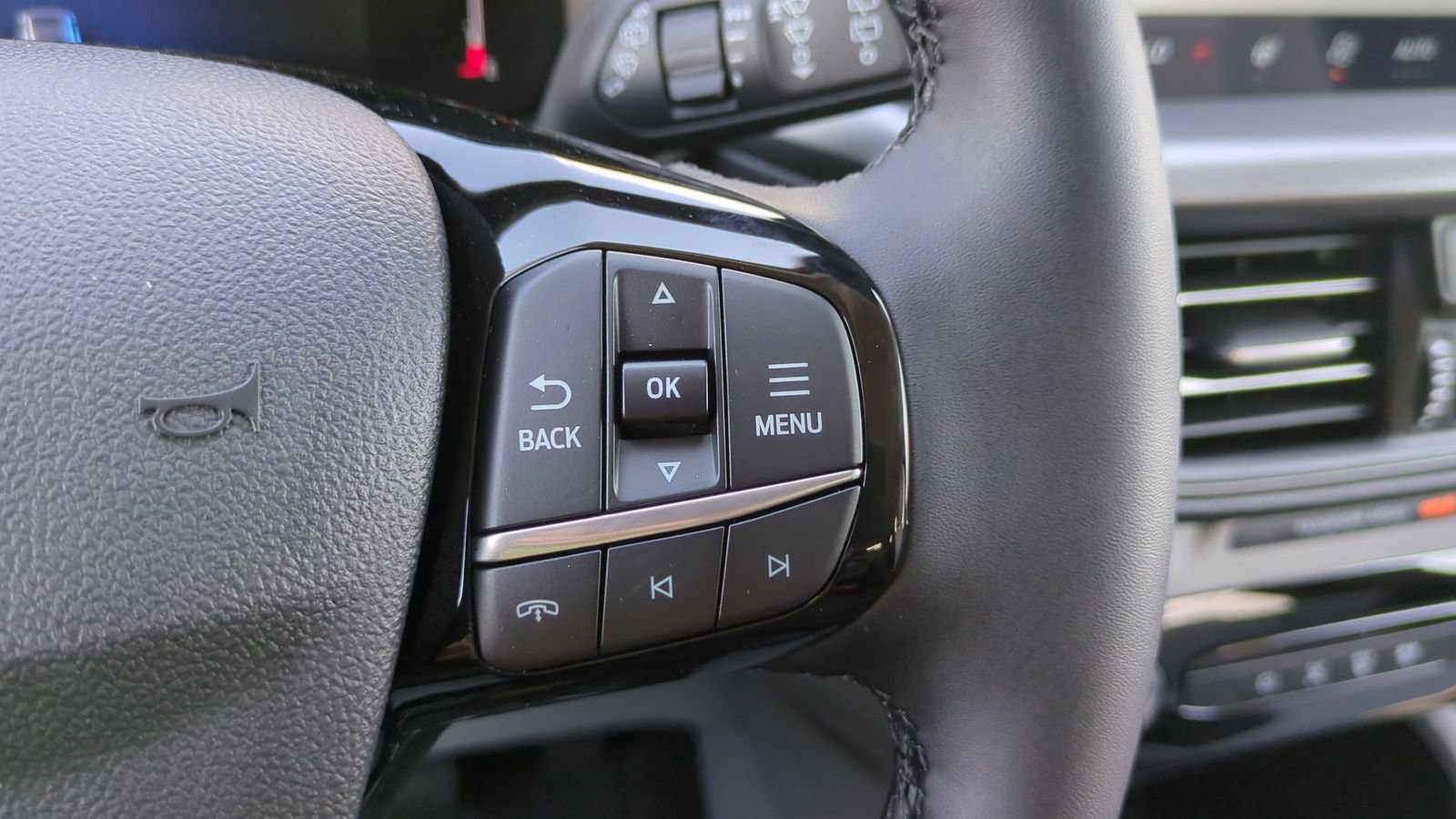 New 2025 Ford Escape SE image 23