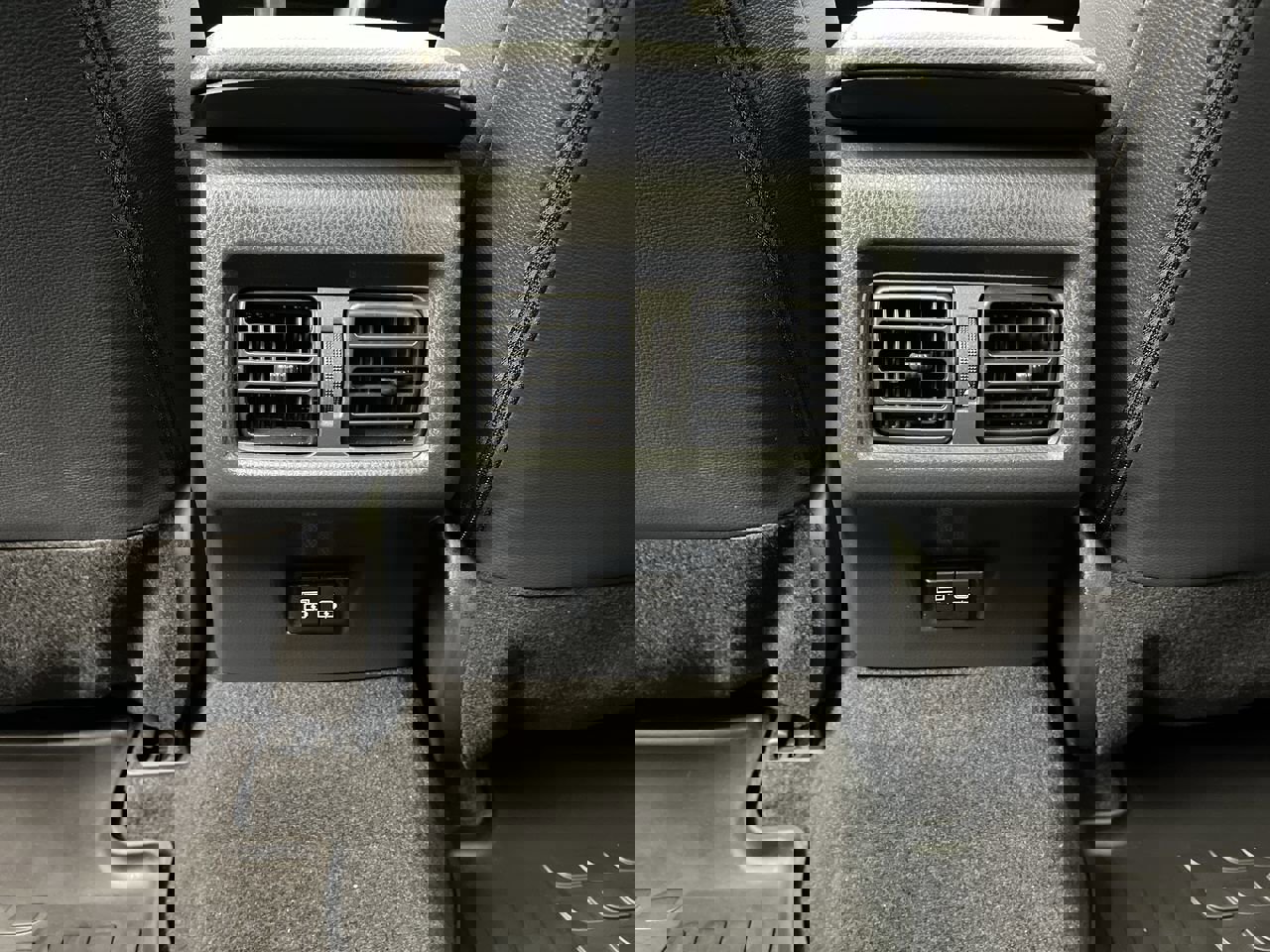 Used 2025 Toyota Camry XLE image 12