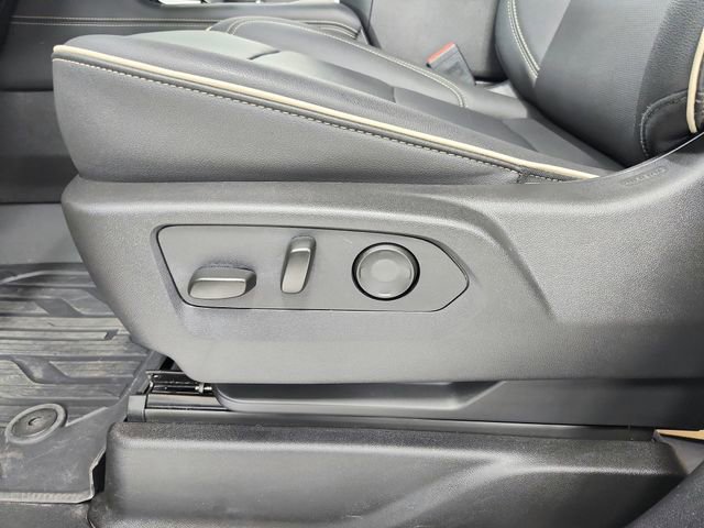 Used 2025 GMC Yukon Elevation w/ Elevation Premium Package AWD/4WD image 20