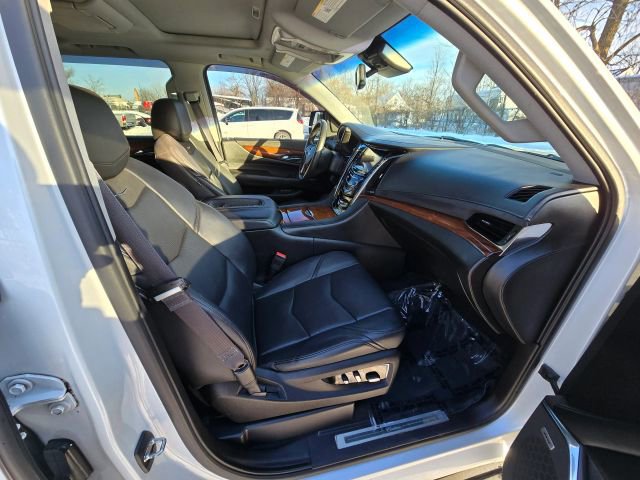Used 2016 Cadillac Escalade Luxury image 16