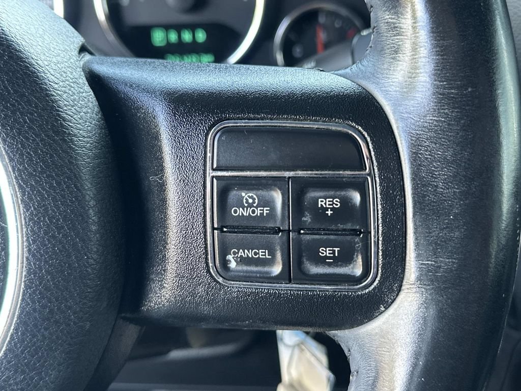 Used 2018 Jeep Wrangler Unlimited Sahara w/ Connectivity Group AWD/4WD image 24
