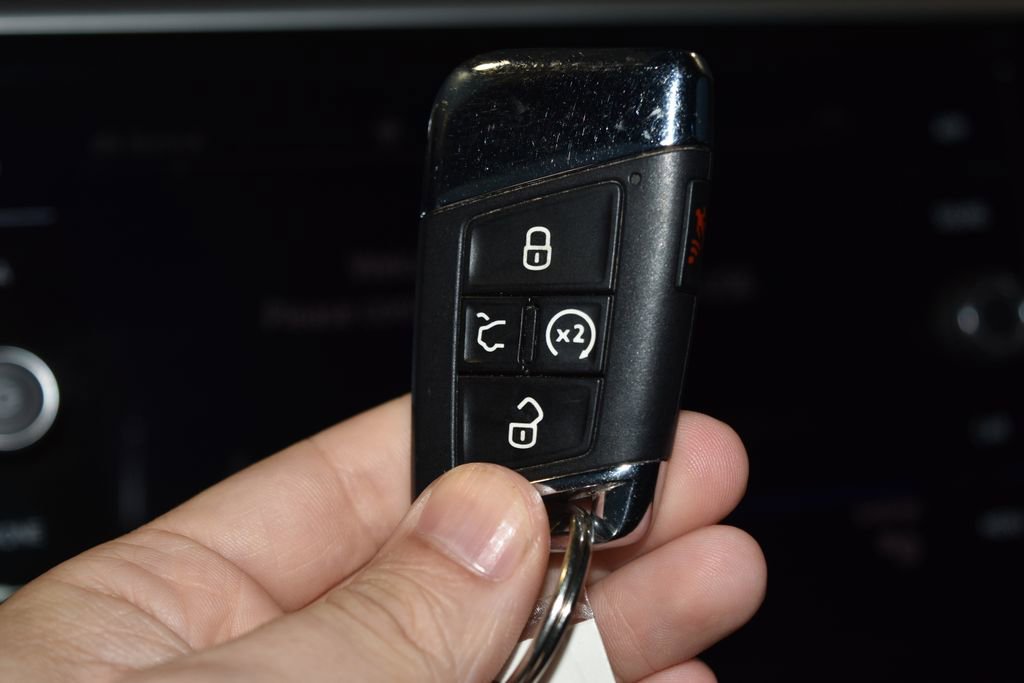 Used 2023 Volkswagen Atlas Cross Sport SE w/ Panoramic Sunroof Package image 19