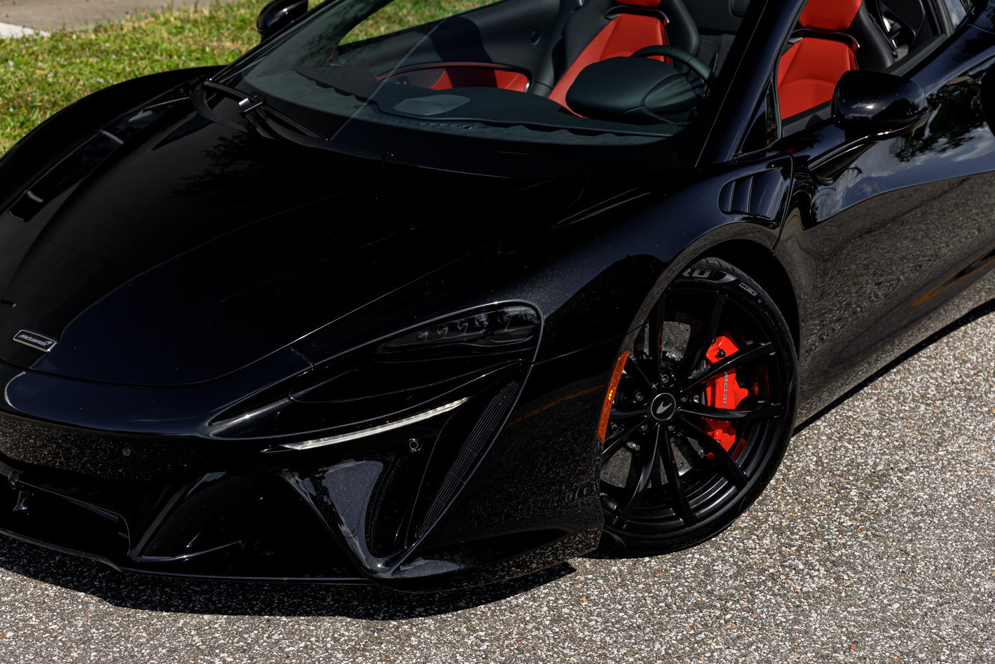 Used 2026 McLaren Artura Spider RWD image 37