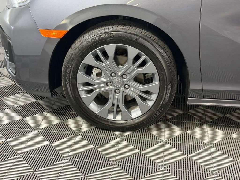 Used 2025 Honda Odyssey Touring image 10
