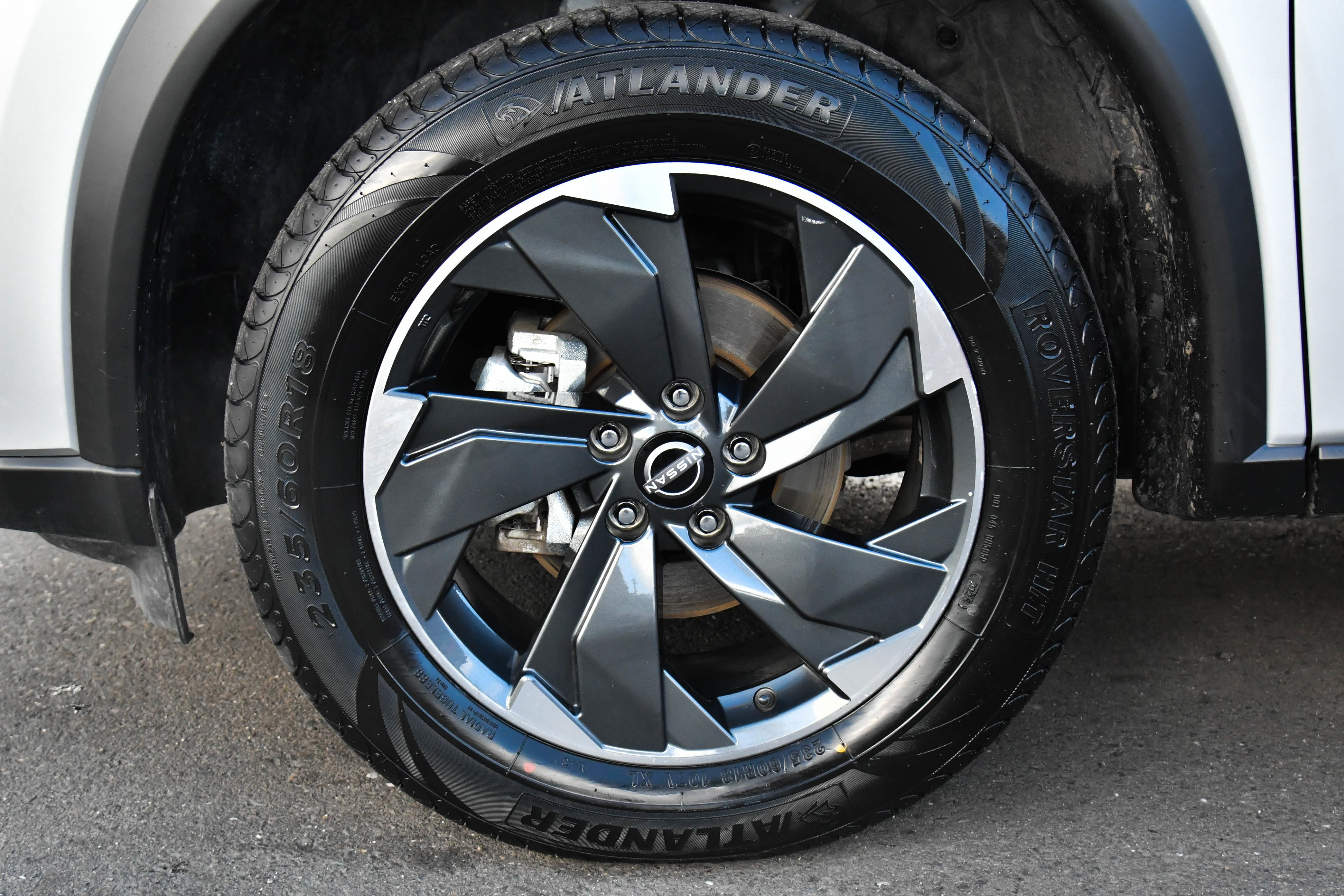 Used 2024 Nissan Rogue SV image 12