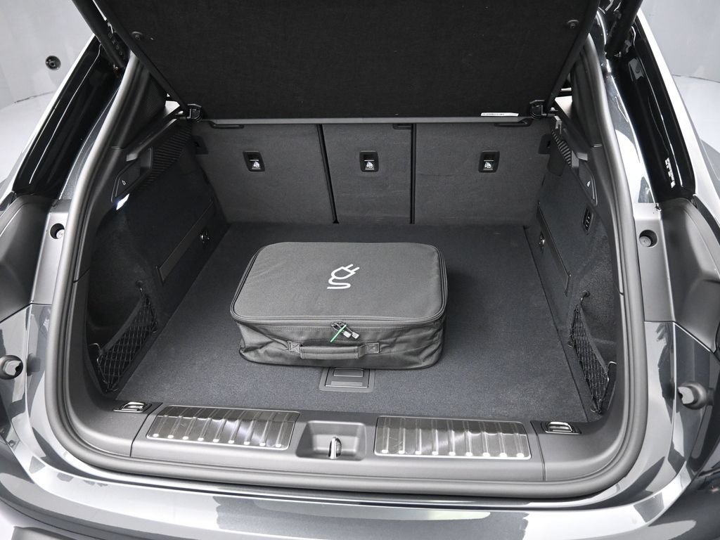 Certified 2025 Porsche Macan Electric RWD image 32