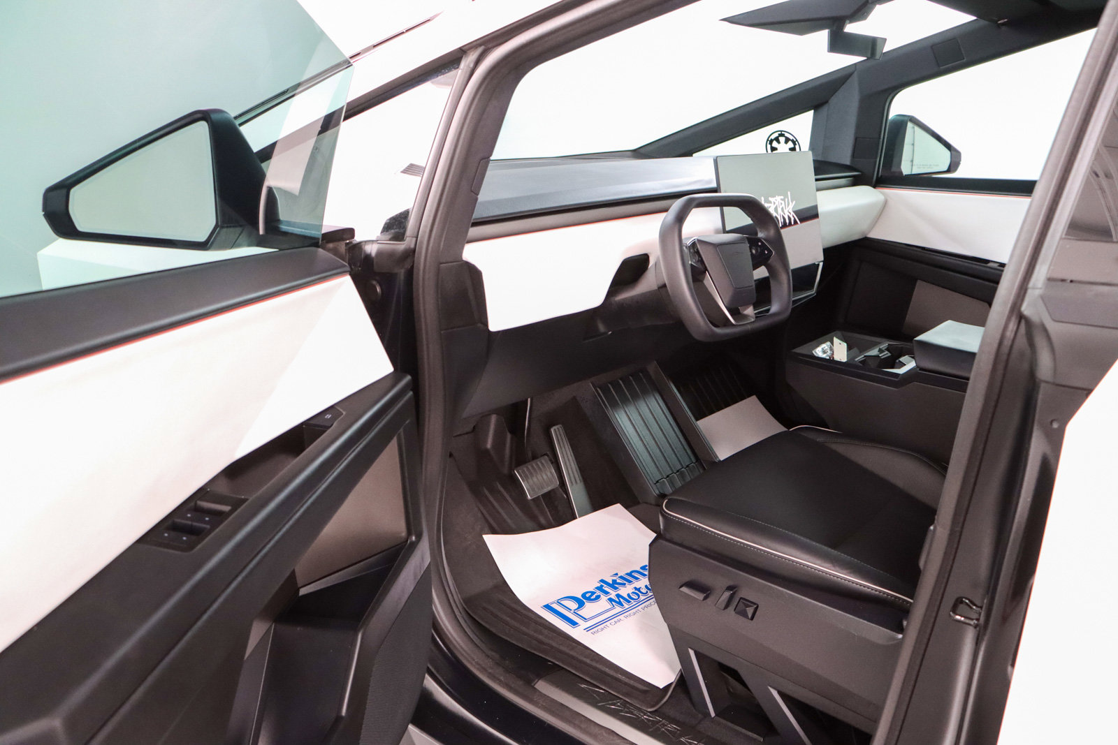 Used 2024 Tesla Cybertruck AWD Crew Cab image 3
