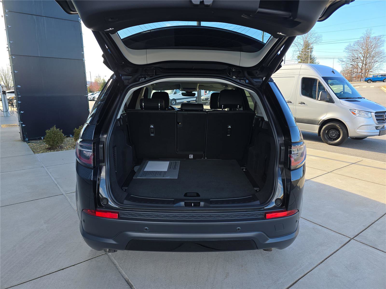 Used 2023 Land Rover Discovery Sport S image 6