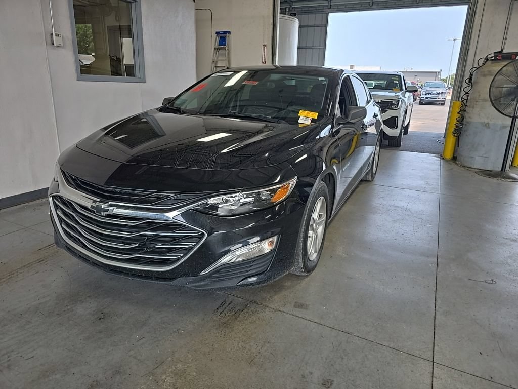 Used 2023 Chevrolet Malibu LS FWD image 2