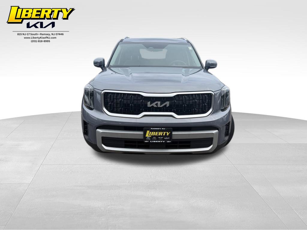 Used 2024 Kia Telluride EX w/ EX Captain's Chair Package AWD/4WD image 2