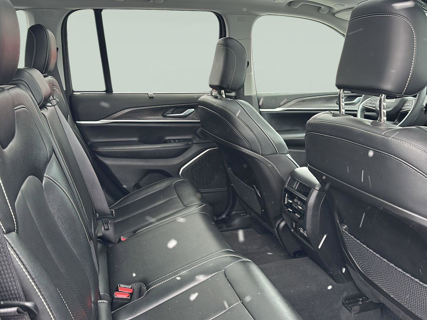 Used 2023 Jeep Grand Cherokee 30th Anniversary image 23