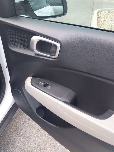 Certified 2025 Hyundai Venue SEL FWD image 25
