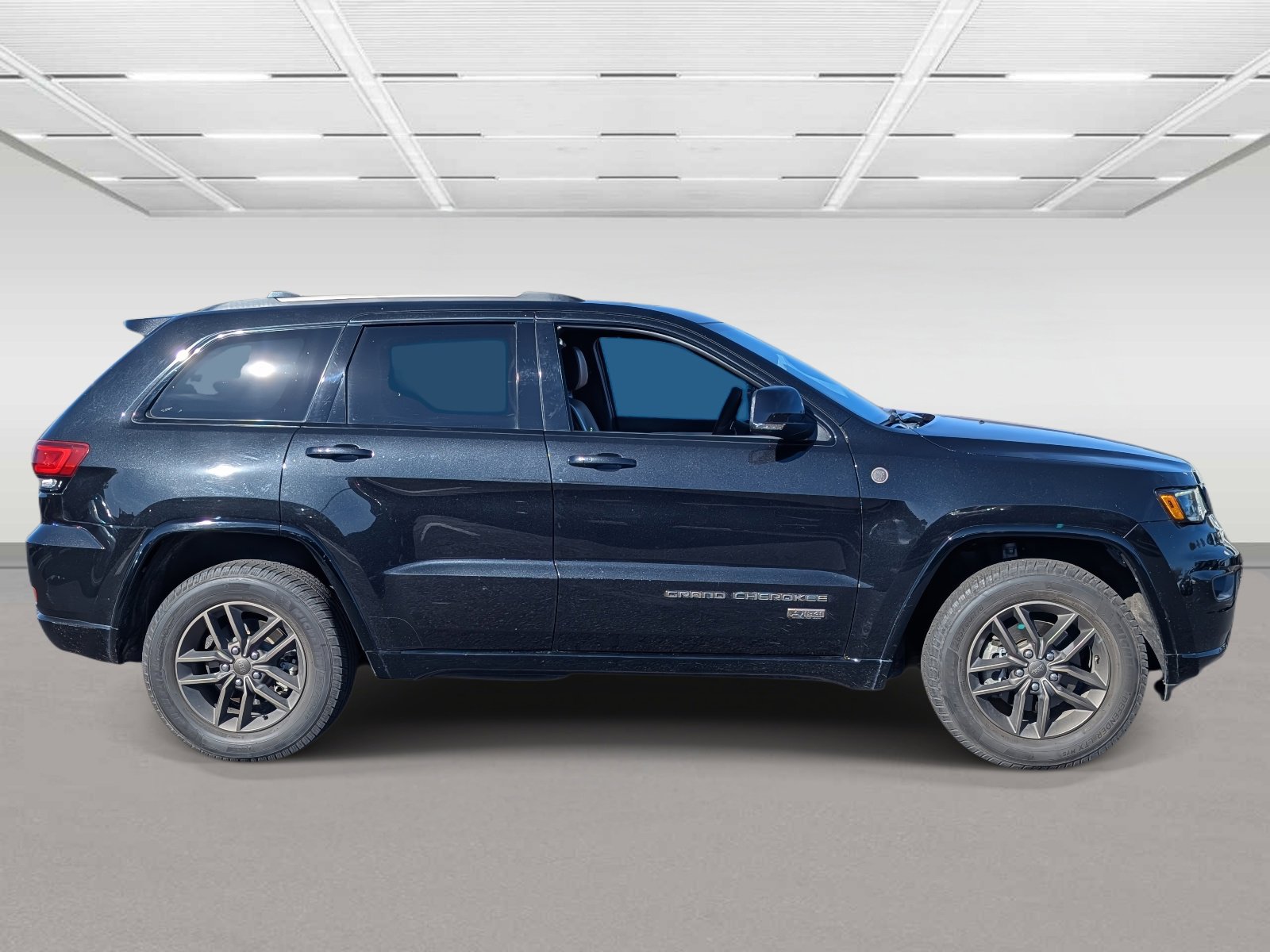 Used 2016 Jeep Grand Cherokee Limited 75th Anniversary image 5