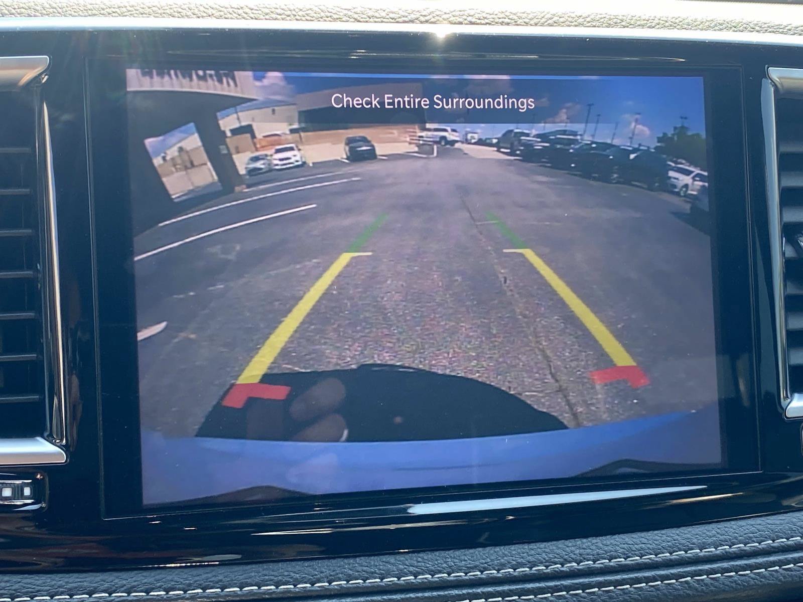 Used 2025 Chrysler Pacifica Limited FWD image 32