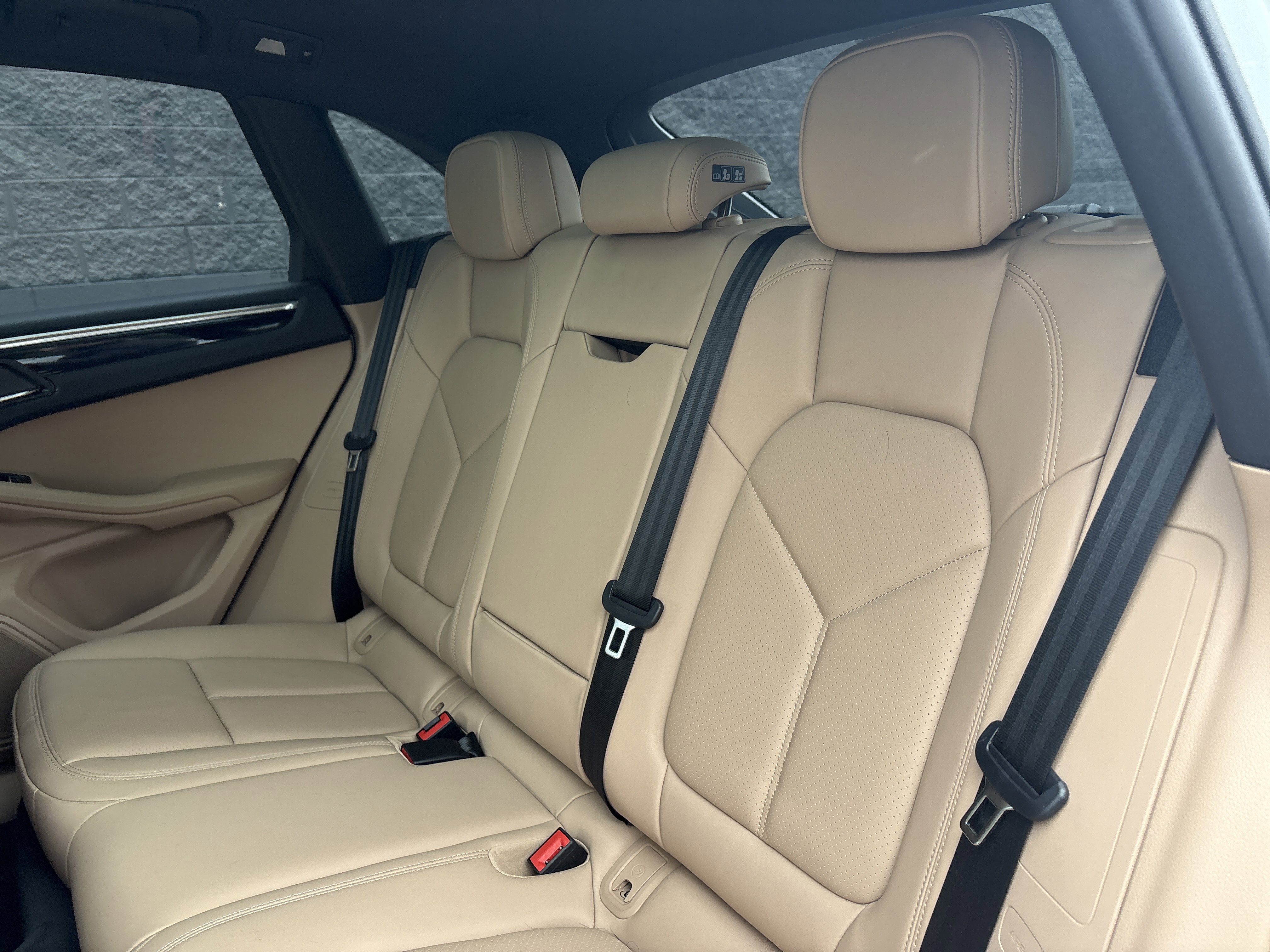 Certified 2025 Porsche Macan image 35