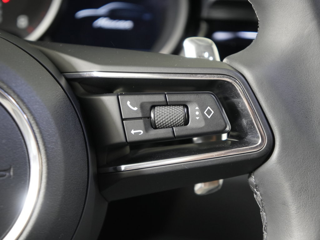 Certified 2023 Porsche Macan Turbo AWD/4WD image 27