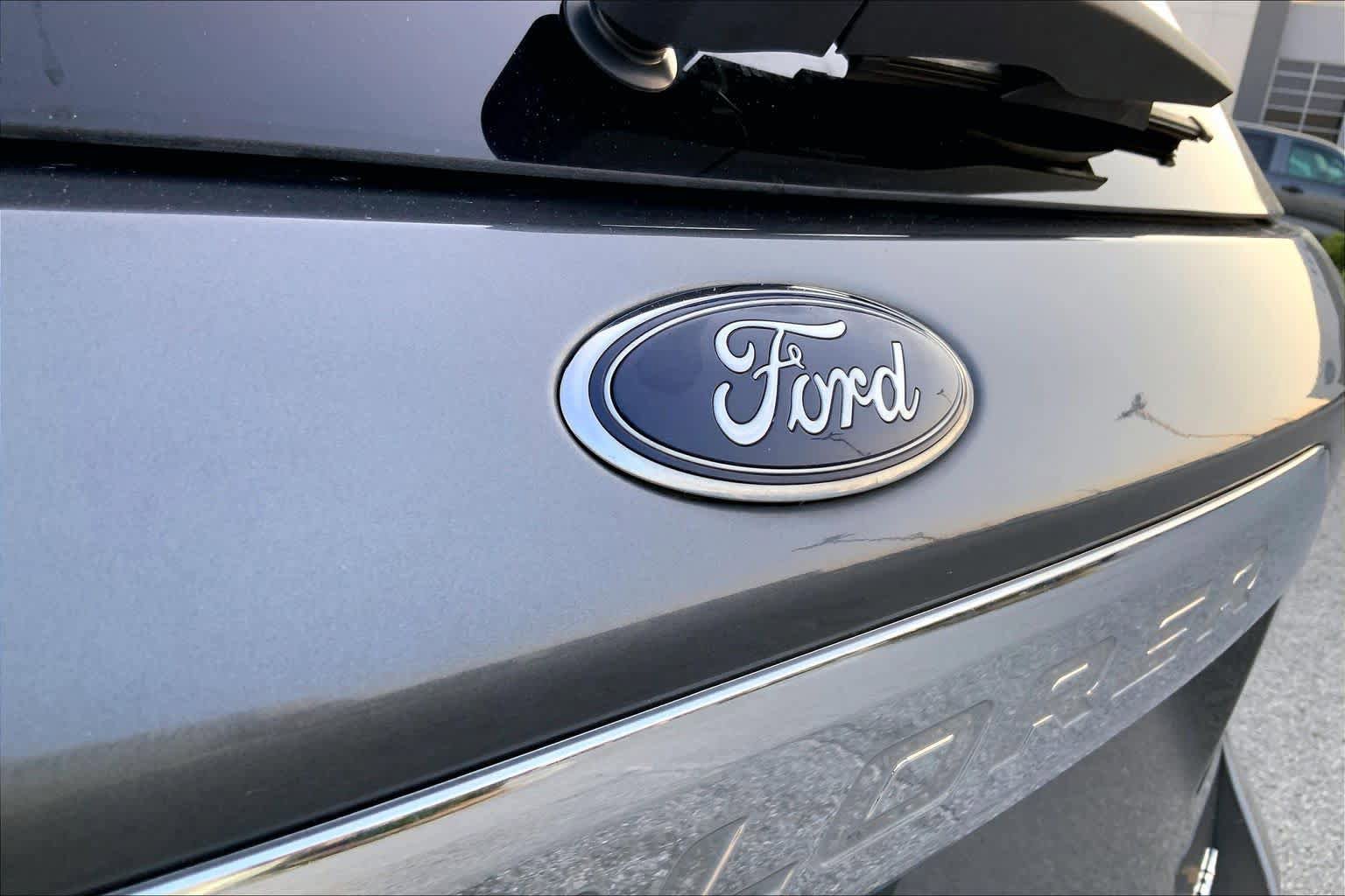 Used 2021 Ford Explorer XLT w/ Equipment Group 202A AWD/4WD image 10