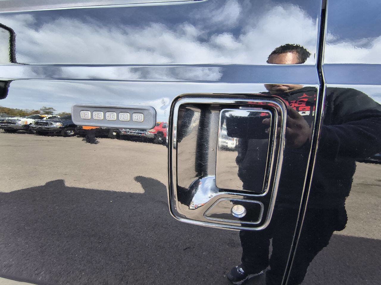 Used 2016 Ford F250 Lariat w/ Lariat Ultimate Package image 12