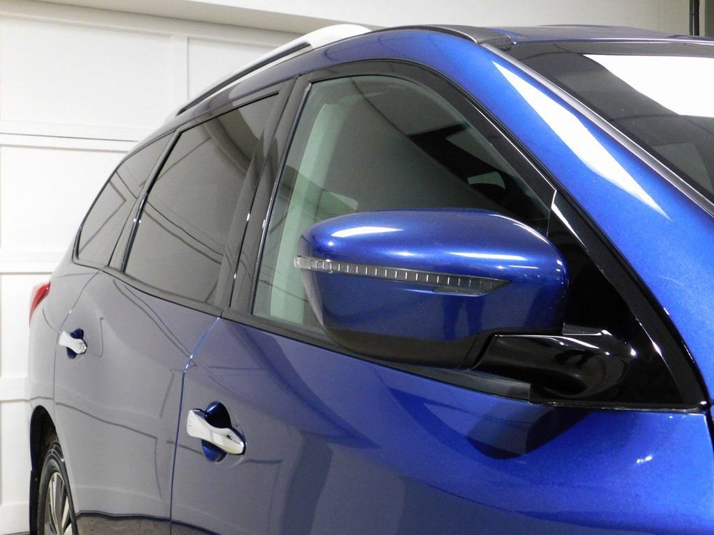 Used 2018 Nissan Pathfinder SV image 9