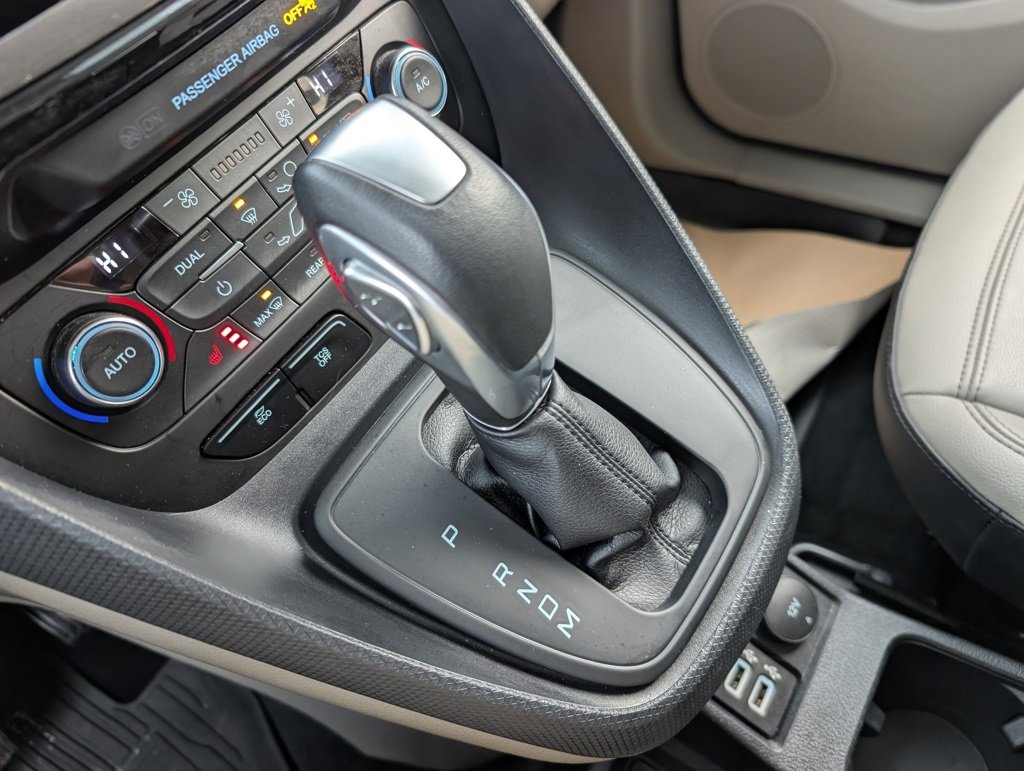 Used 2020 Ford Transit Connect Titanium w/ Trailer Tow Package image 27