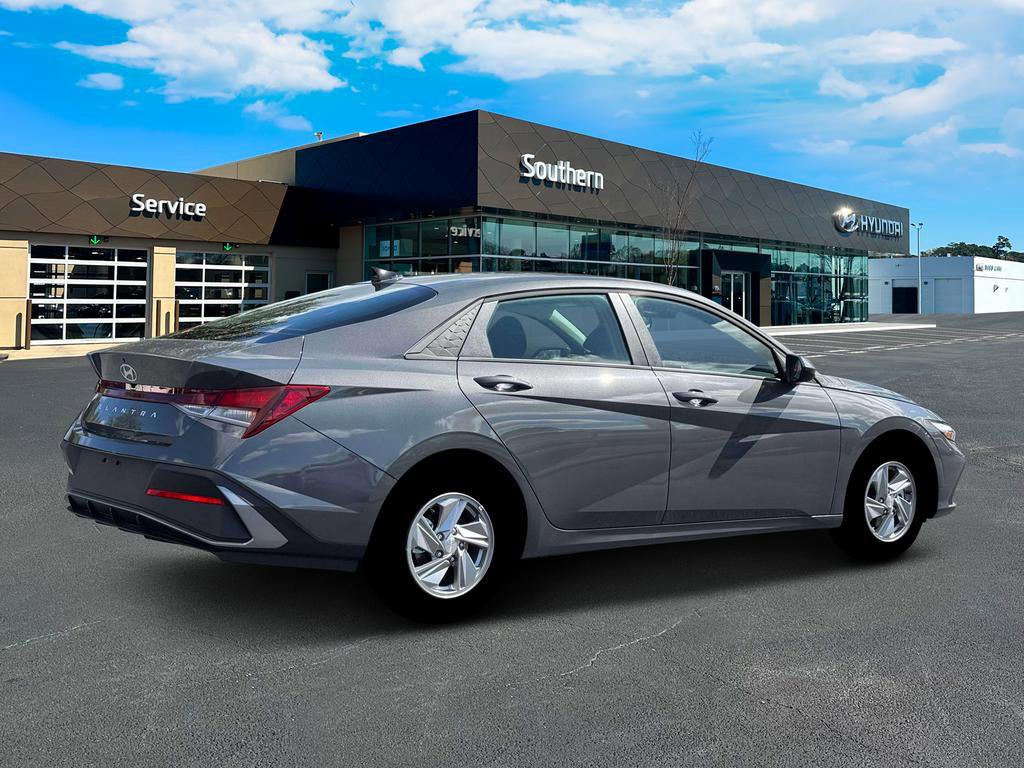 New 2026 Hyundai Elantra SE FWD image 9