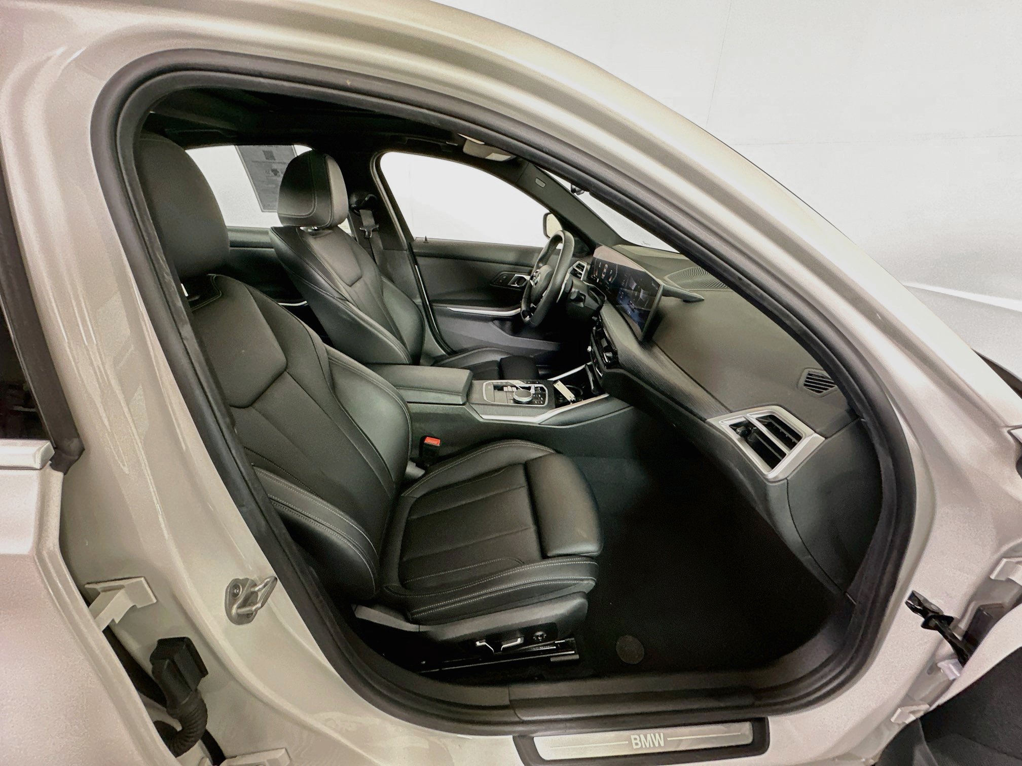 Used 2025 BMW 330i Sedan RWD image 34