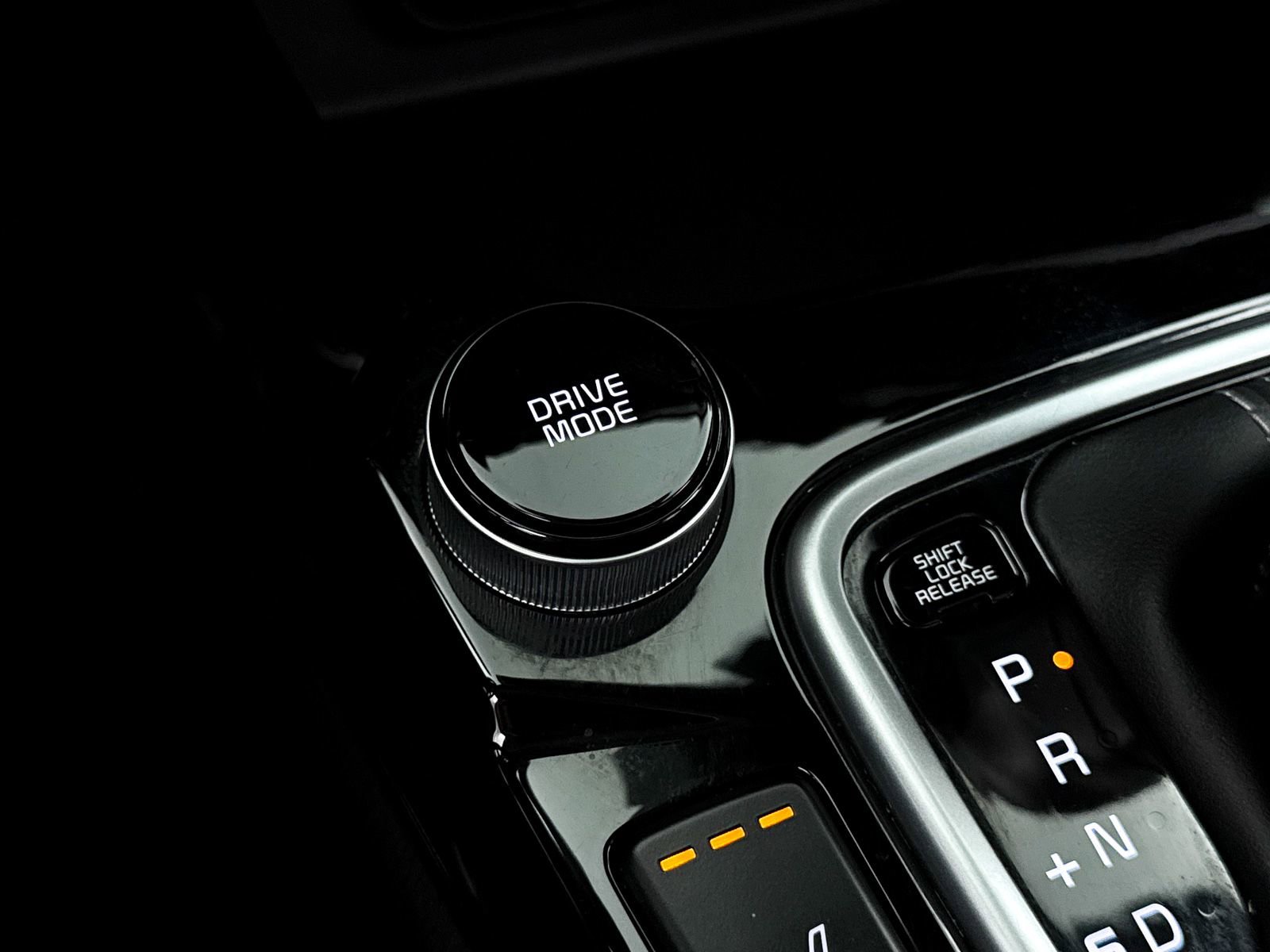 Certified 2022 Kia Seltos SX w/ Sunroof Package image 10