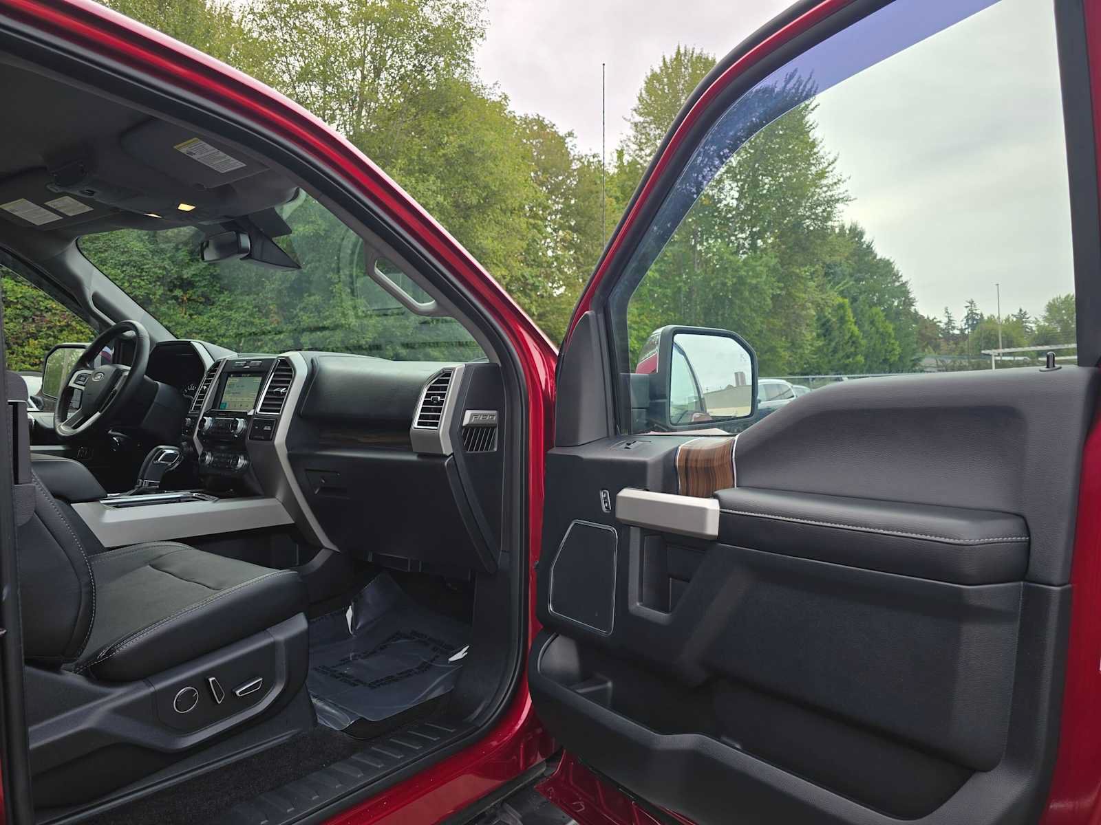 Used 2016 Ford F150 Lariat w/ Equipment Group 502A Luxury AWD/4WD image 12