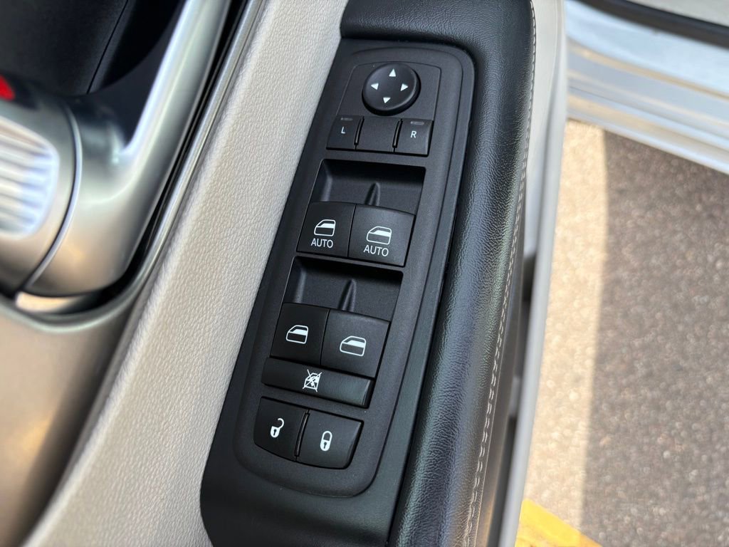Certified 2023 Chrysler Pacifica Touring-L FWD image 21