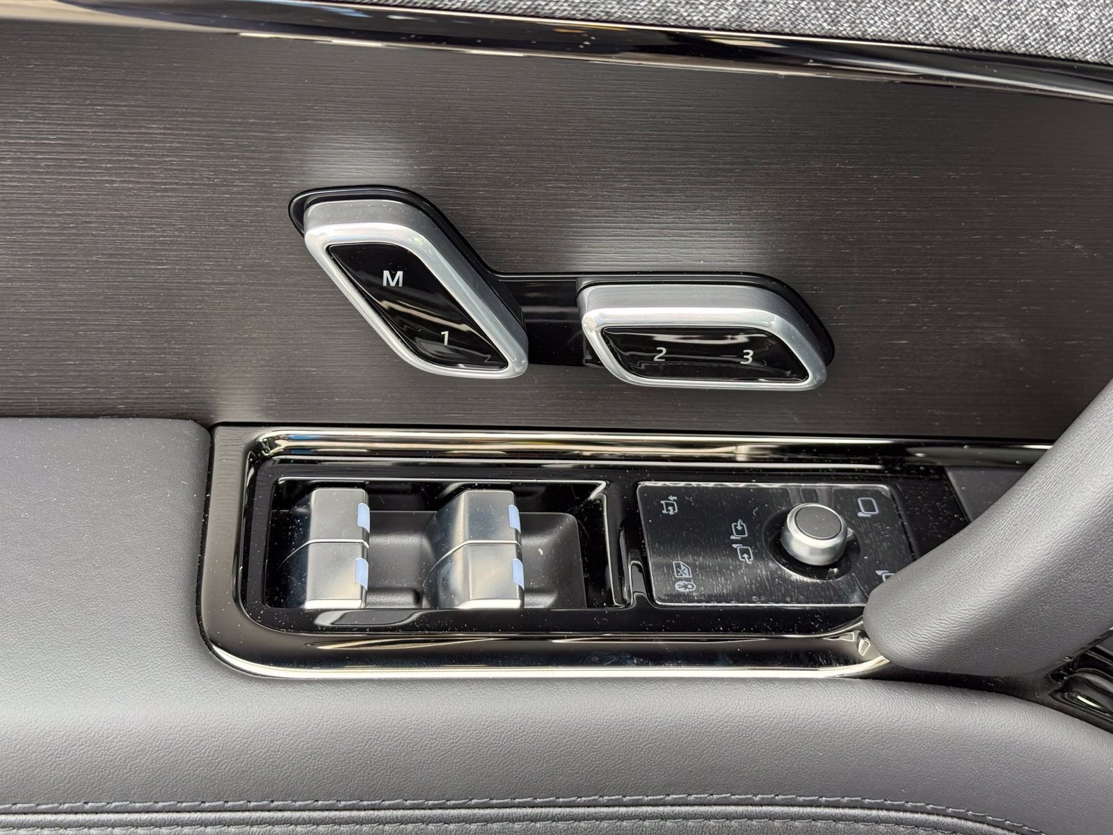 New 2027 Land Rover Range Rover Sport SE AWD/4WD image 15