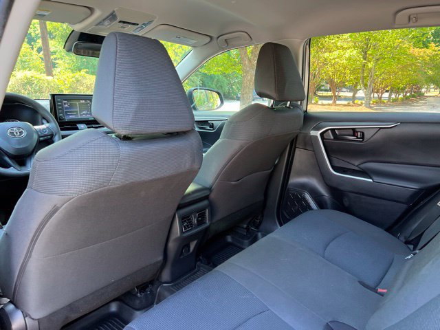 Used 2022 Toyota RAV4 LE FWD image 15
