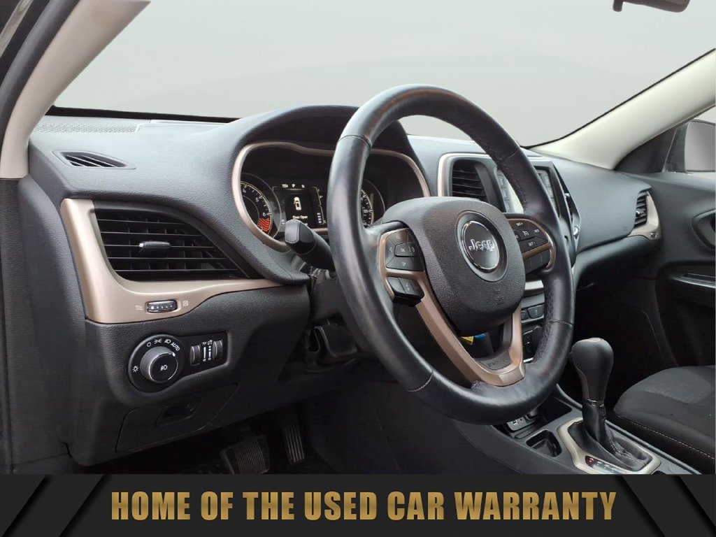 Used 2015 Jeep Cherokee Latitude w/ Cold Weather Group FWD image 16