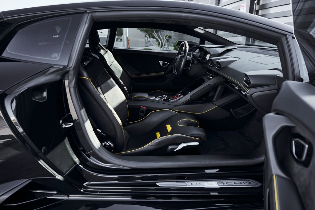 Used 2021 Lamborghini Huracan EVO image 30