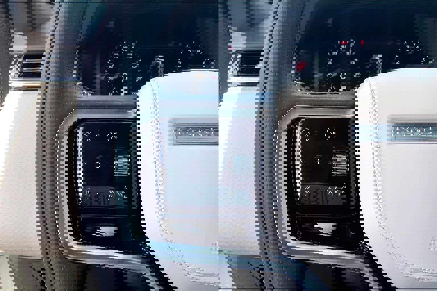 Used 2023 Land Rover Range Rover Velar R-Dynamic S image 21