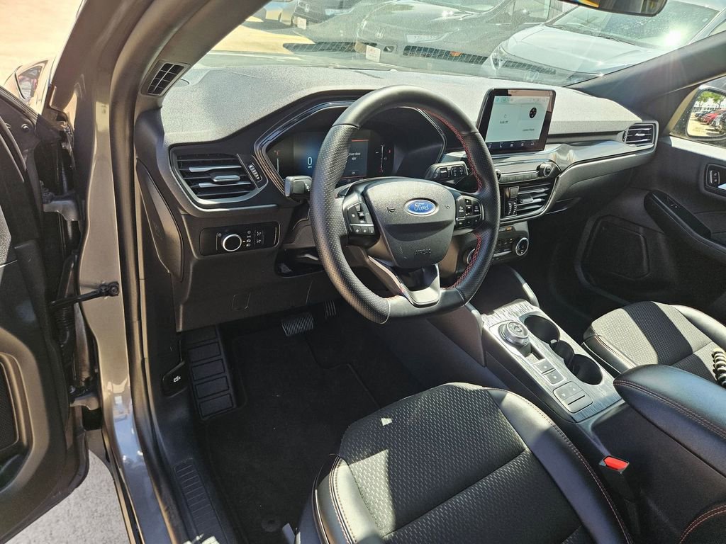 Used 2025 Ford Escape ST-Line image 13