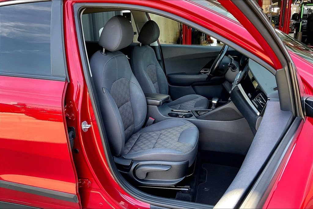 Used 2021 Kia Niro LXS FWD image 7