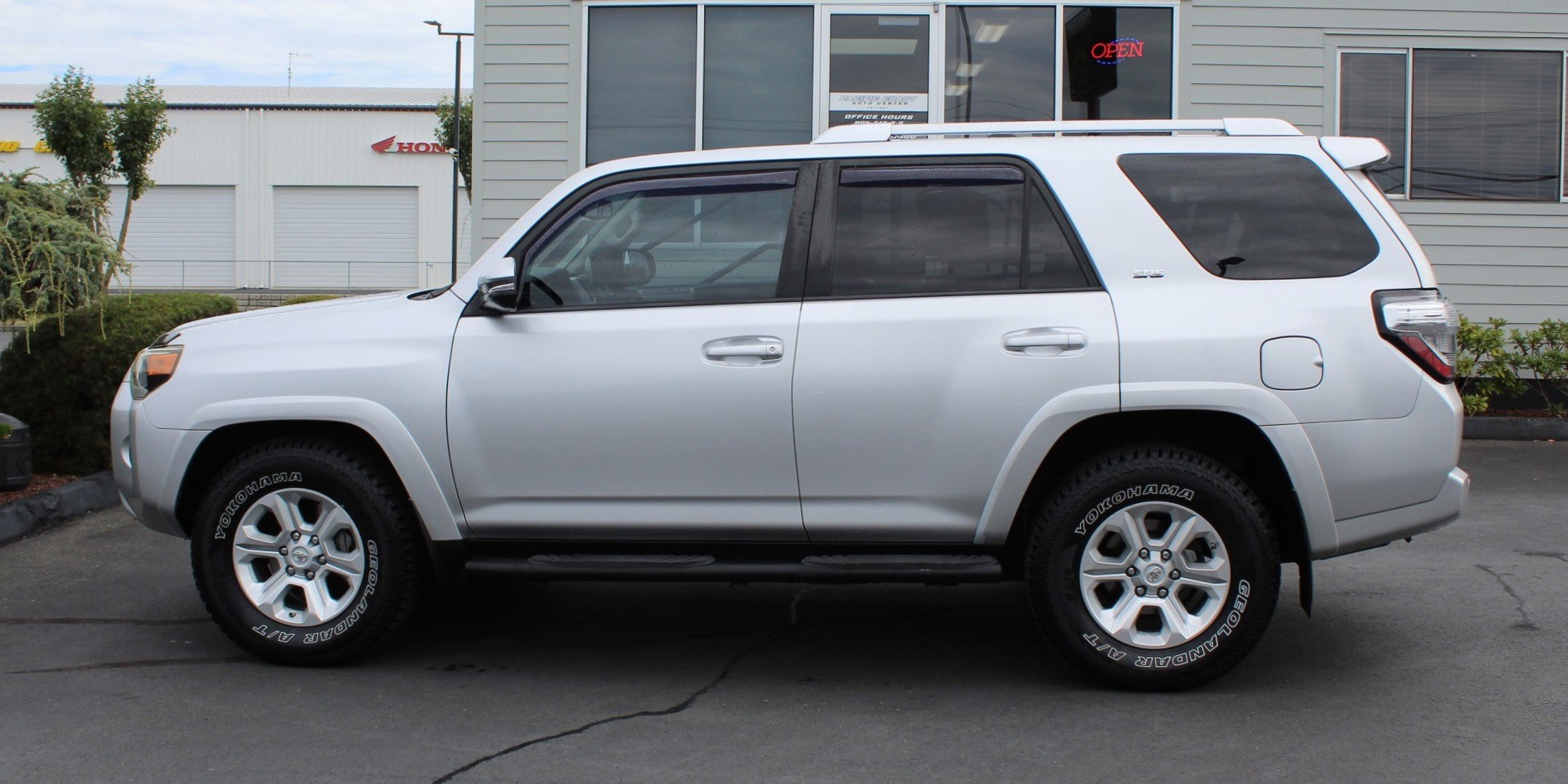 Used 2014 Toyota 4Runner SR5 Premium RWD image 3