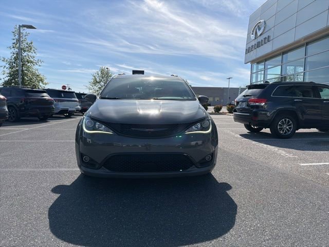 Used 2020 Chrysler Pacifica Limited w/ Quick Oder Package 2EV RED-S FWD image 3