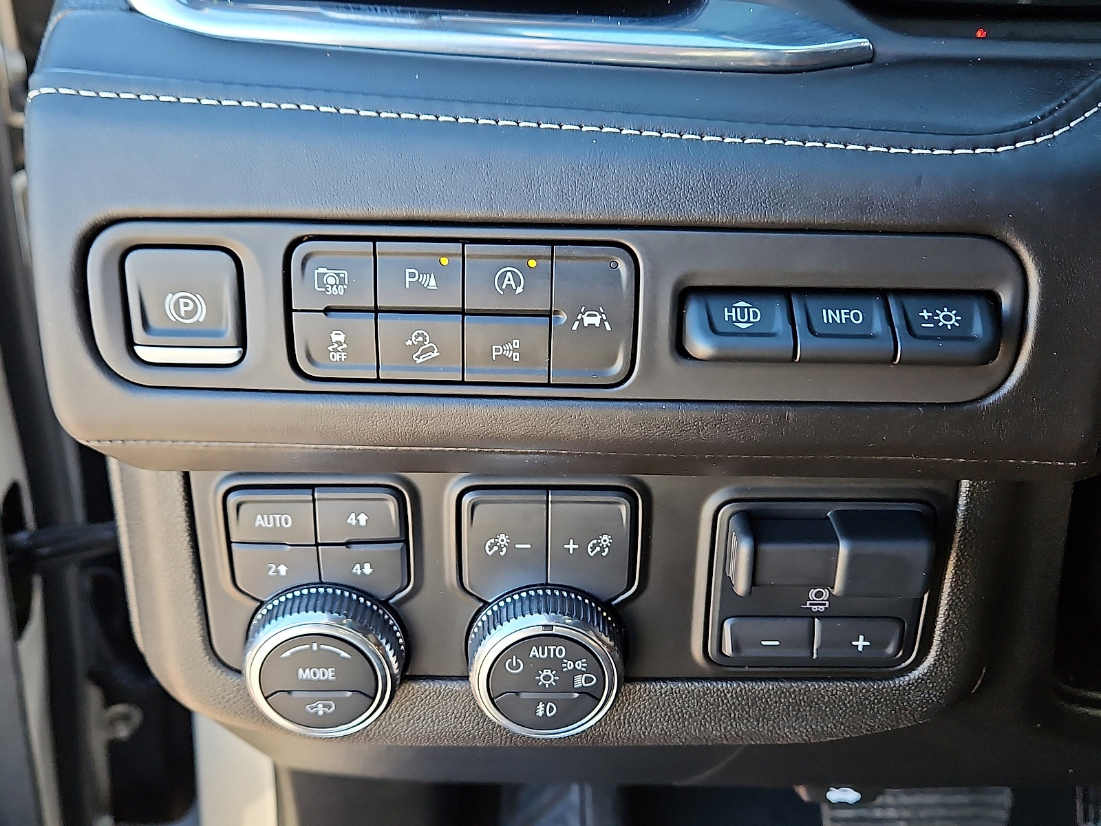 Used 2024 GMC Yukon Denali Ultimate image 17