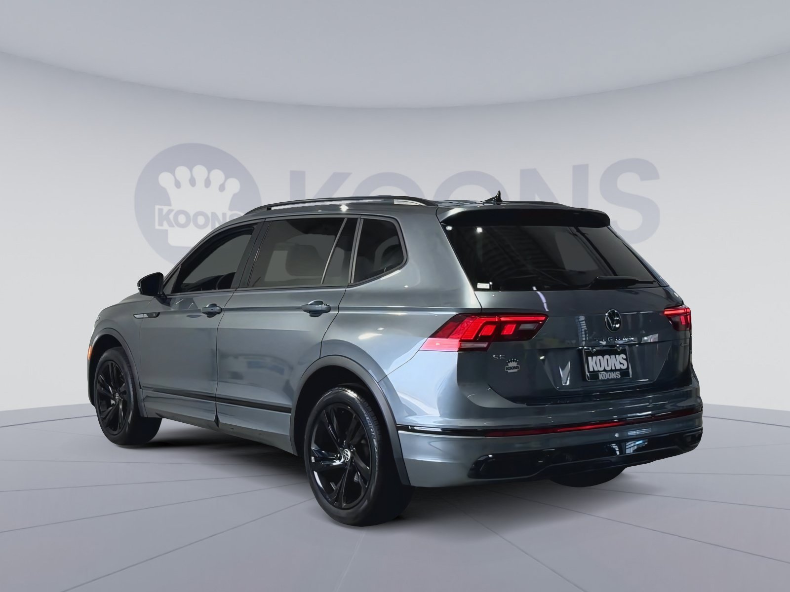 Used 2024 Volkswagen Tiguan SE R-Line AWD/4WD image 8