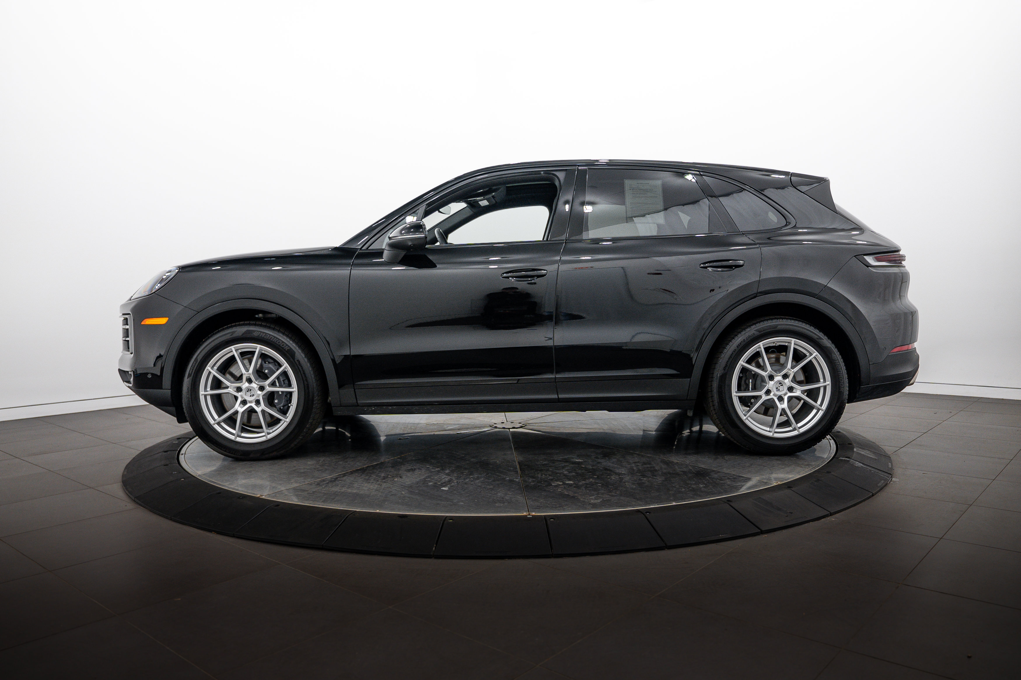 Certified 2026 Porsche Cayenne AWD/4WD image 2