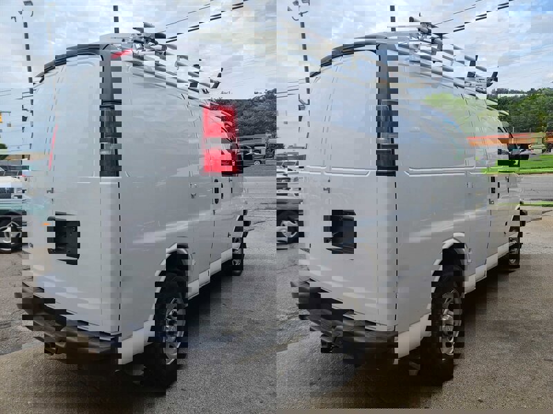 Used 2017 Chevrolet Express 2500 image 5