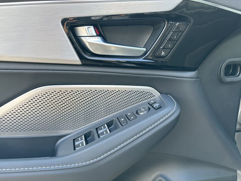 Used 2024 Acura MDX SH-AWD w/ Technology Package image 14