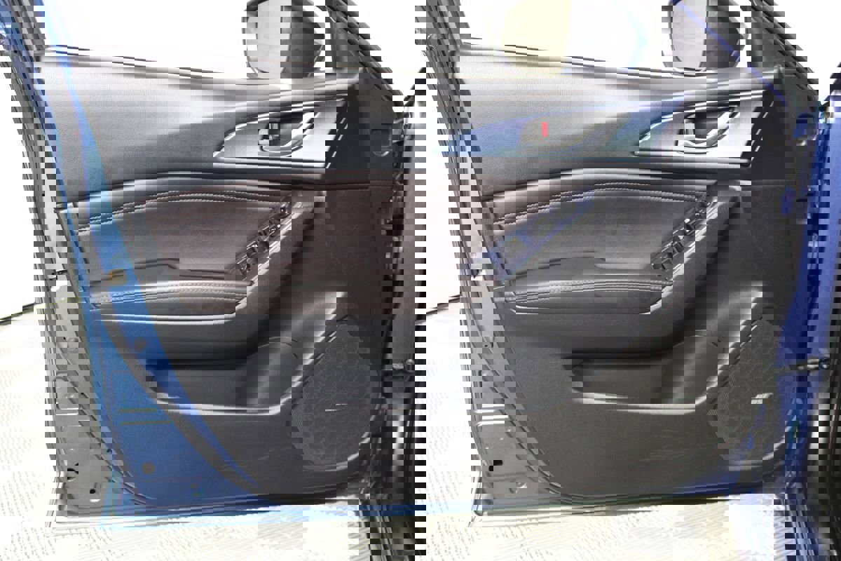 Used 2018 MAZDA MAZDA3 Grand Touring w/ Premium Equipment Package image 6