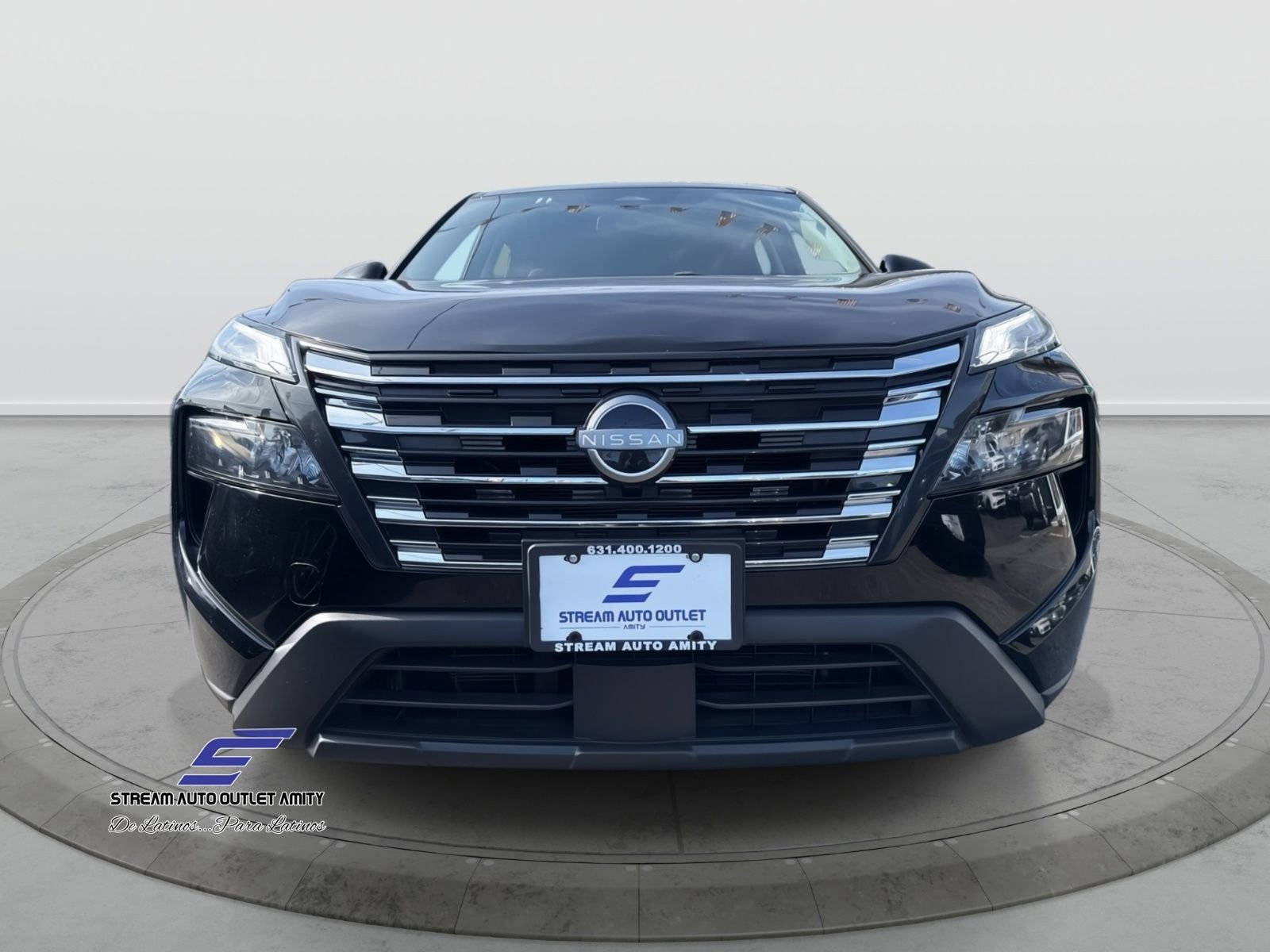 Used 2024 Nissan Rogue SV image 2