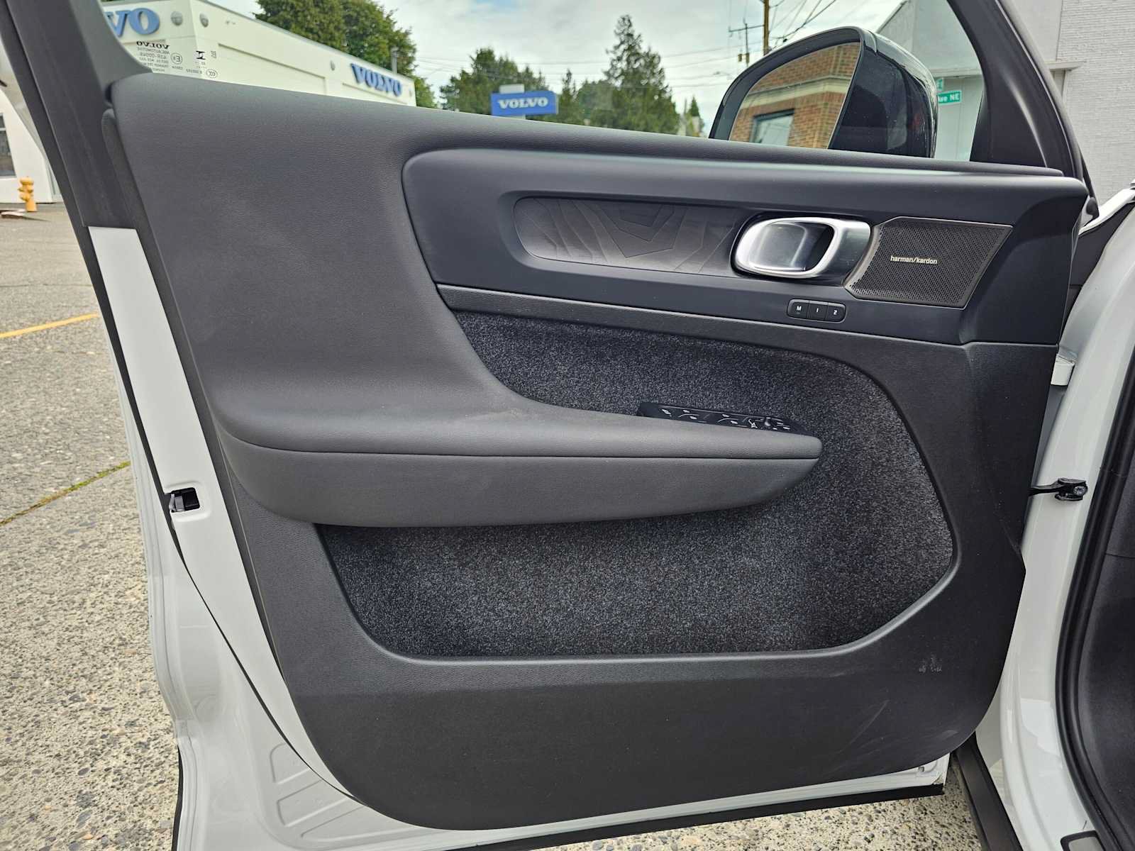 Used 2023 Volvo XC40 Recharge Ultimate AWD/4WD image 23