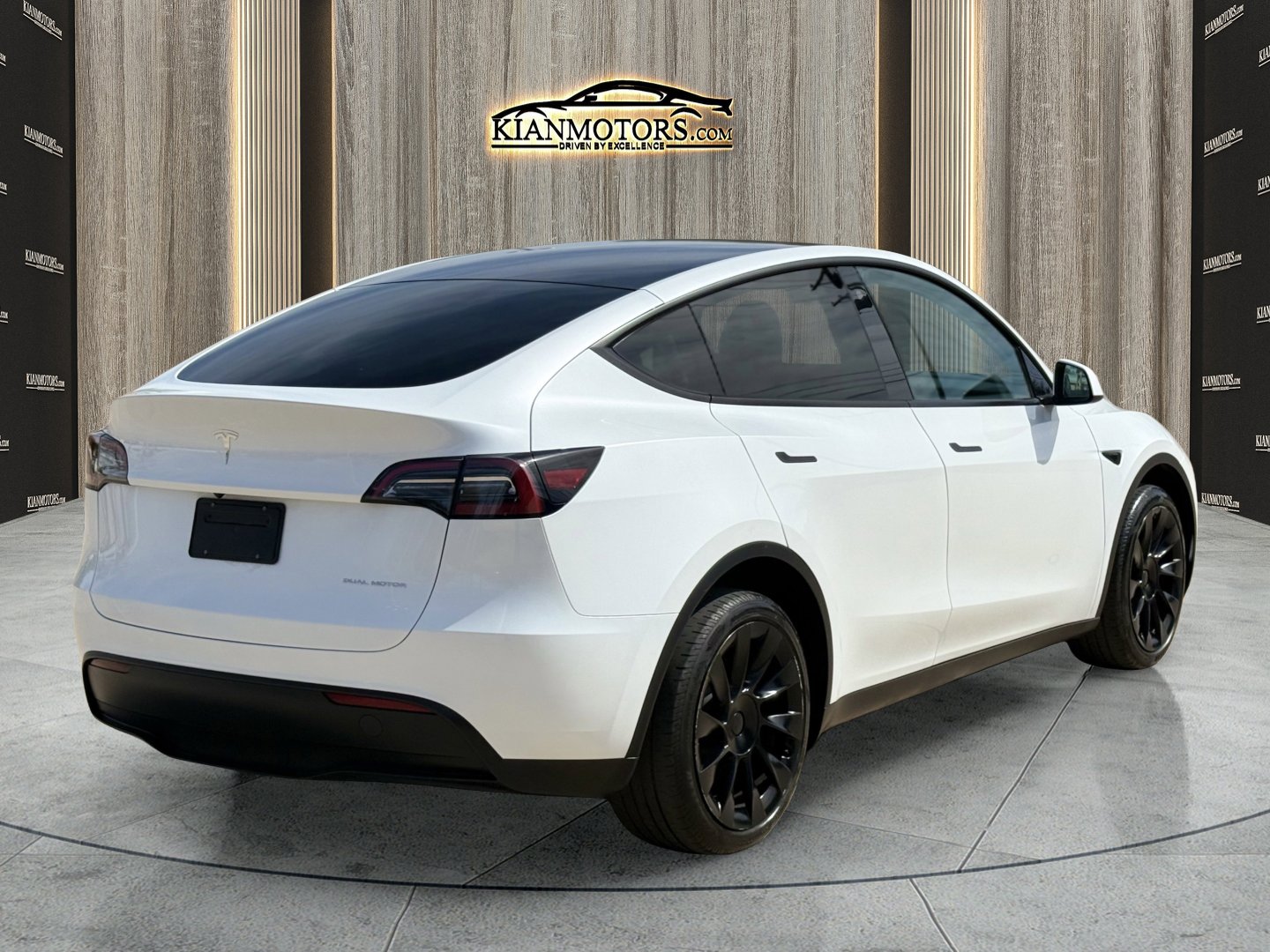 Used 2023 Tesla Model Y Long Range image 7