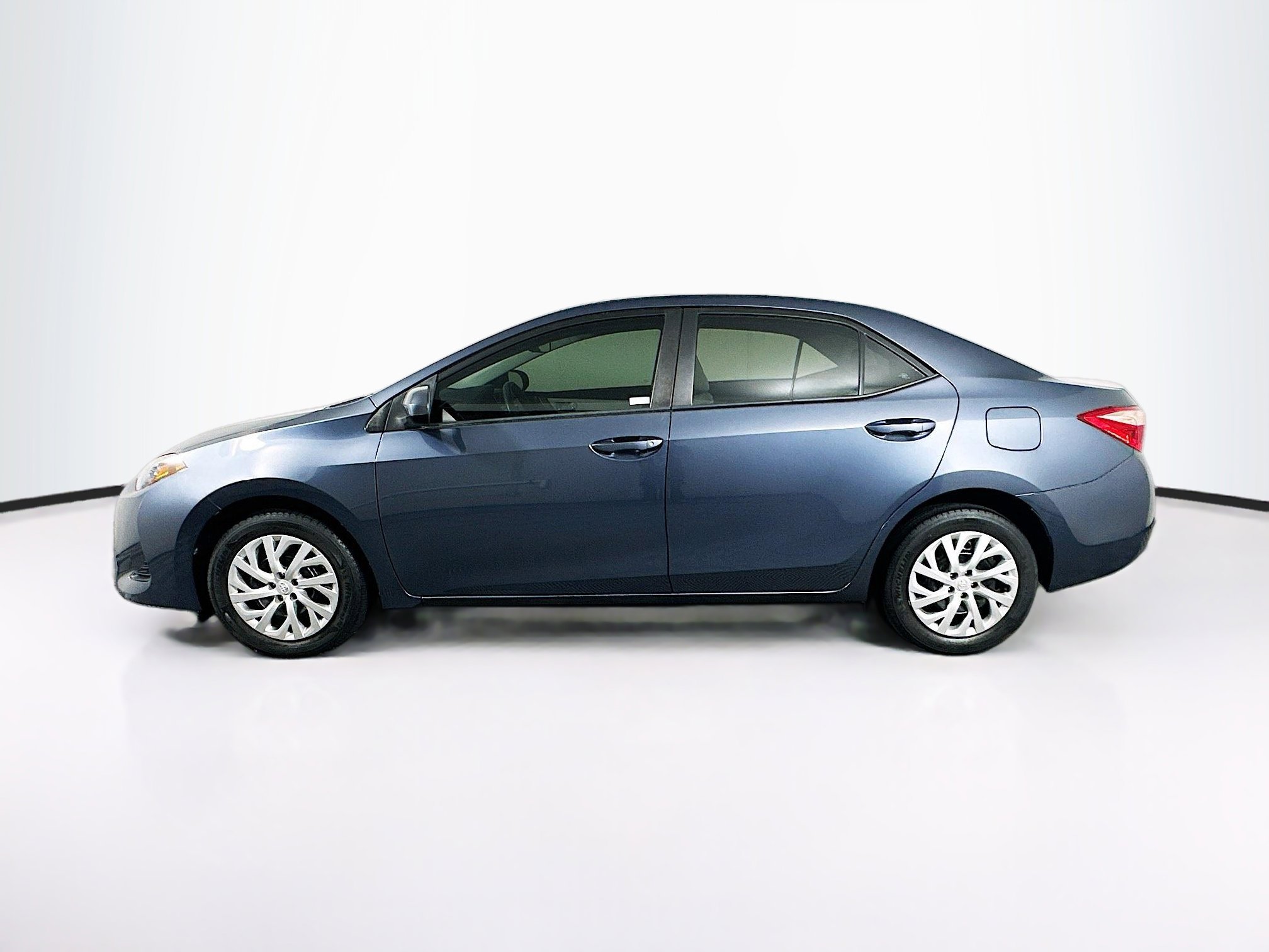 Used 2019 Toyota Corolla LE FWD image 4