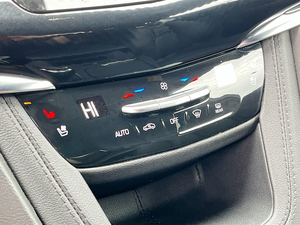 Used 2024 Cadillac XT6 Sport w/ LPO, ONYX Package image 16